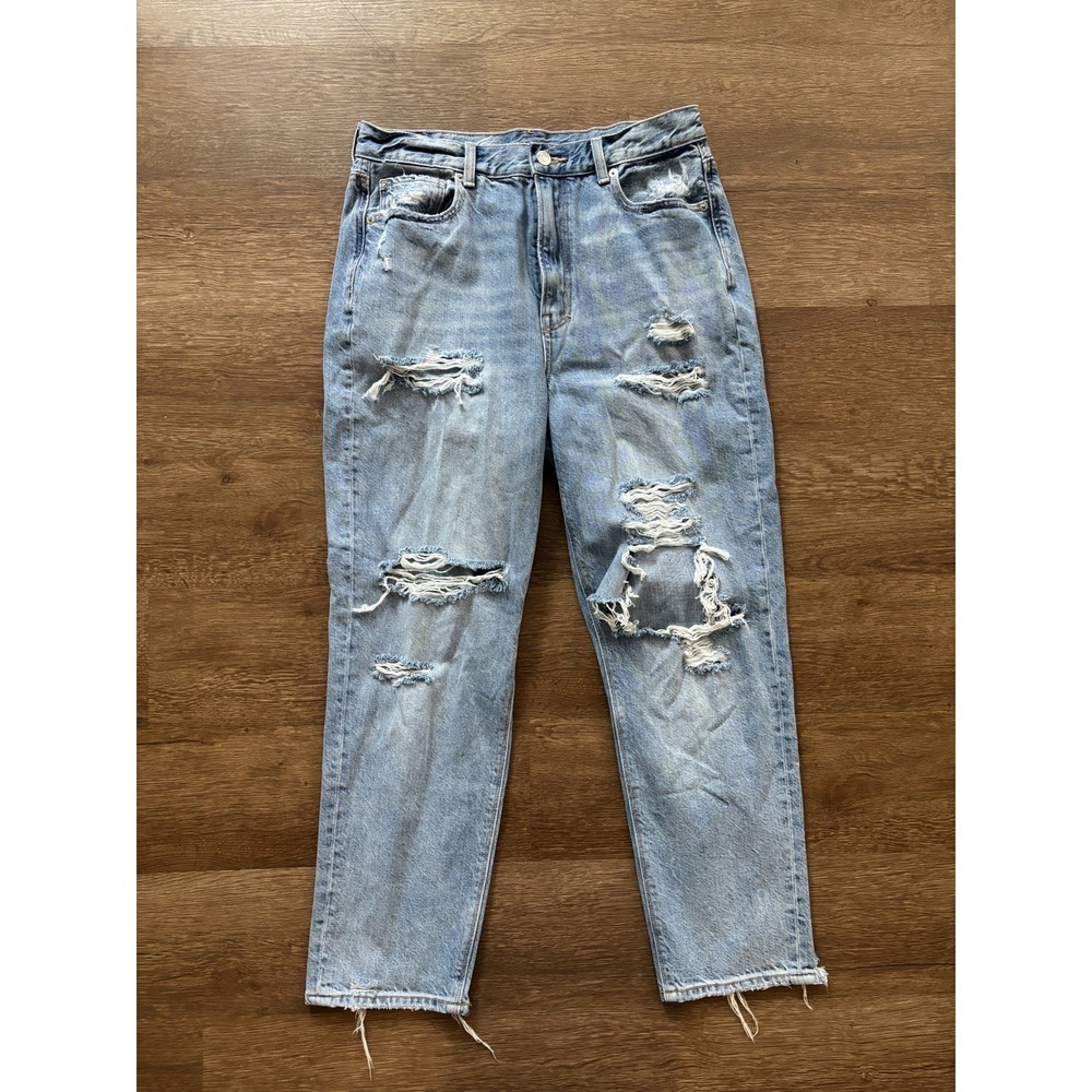 American Eagle Women's Mom‎ Jeans Distressed Size 8 Light Wash Denim